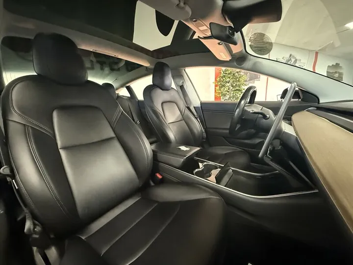 BLACK, 2018 TESLA MODEL 3 Image 20