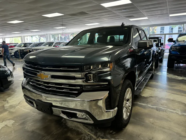 GRAY, 2019 CHEVROLET SILVERADO 1500 CREW CAB Image 2