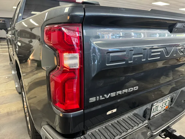 GRAY, 2019 CHEVROLET SILVERADO 1500 CREW CAB Image 15