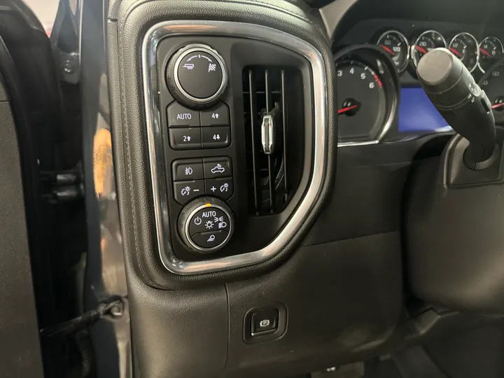 GRAY, 2019 CHEVROLET SILVERADO 1500 CREW CAB Image 22