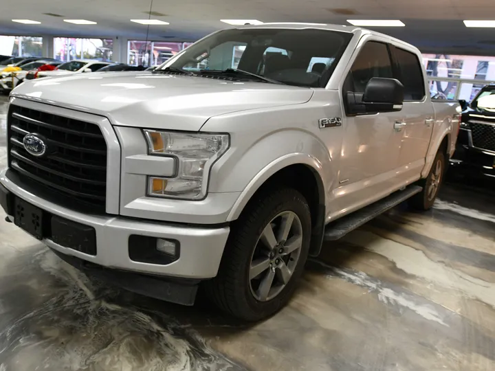 SILVER, 2017 FORD F150 SUPERCREW CAB Image 5