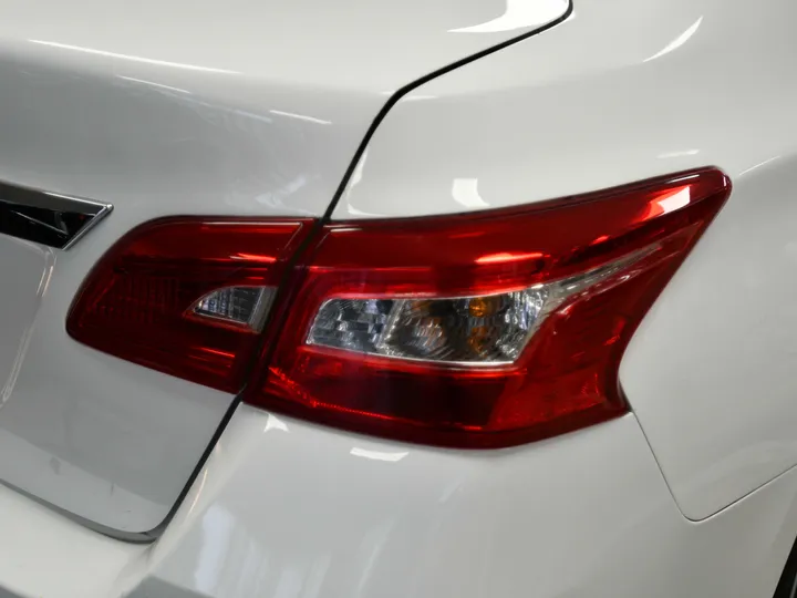 WHITE, 2019 NISSAN SENTRA Image 11