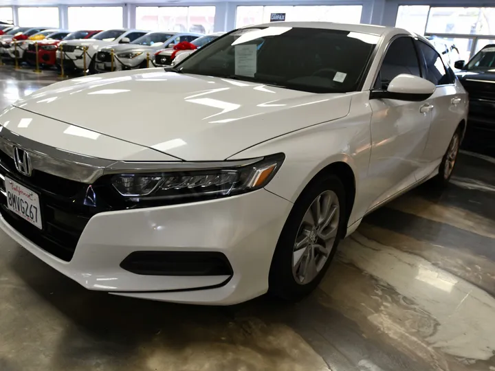 WHITE, 2019 HONDA ACCORD Image 5