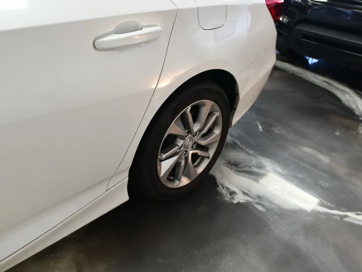 WHITE, 2019 HONDA ACCORD Image 7