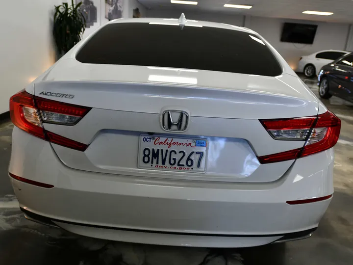 WHITE, 2019 HONDA ACCORD Image 9