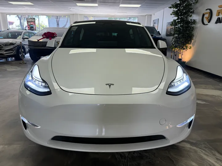 WHITE, 2020 TESLA MODEL Y Image 2