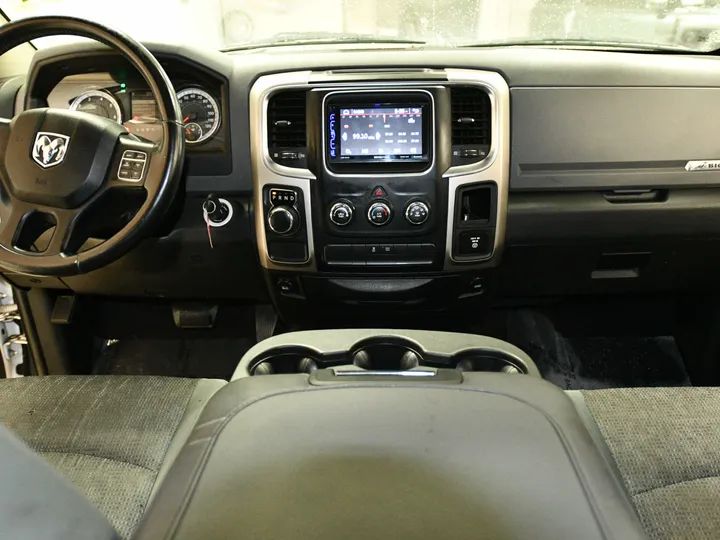 WHITE, 2016 RAM 1500 QUAD CAB Image 37