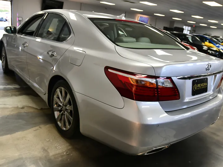 SILVER, 2012 LEXUS LS Image 8