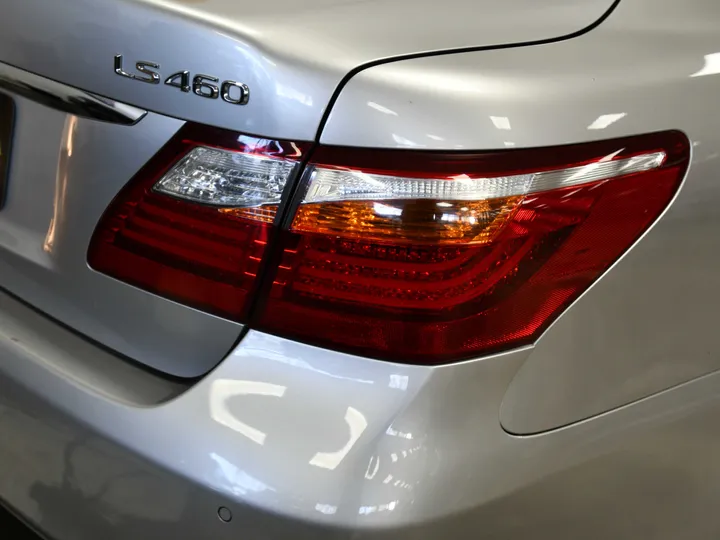 SILVER, 2012 LEXUS LS Image 11