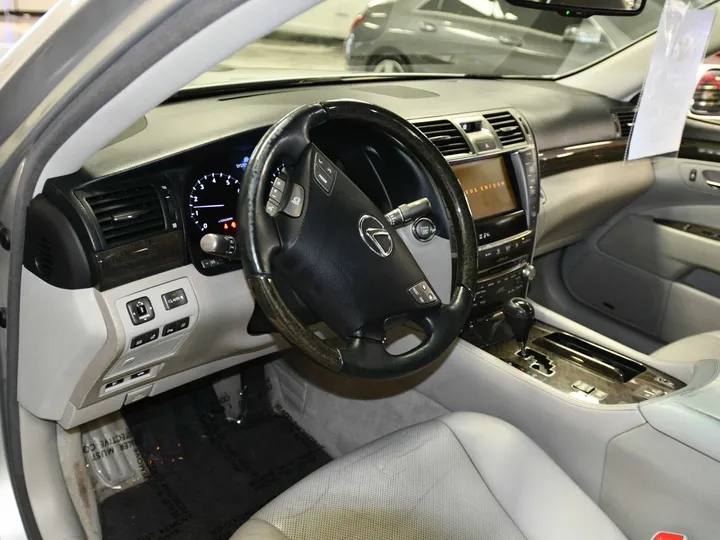 SILVER, 2012 LEXUS LS Image 16