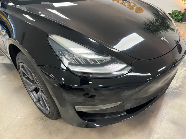 BLACK, 2018 TESLA MODEL 3 Image 3