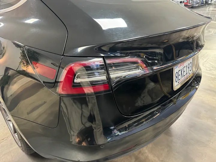 BLACK, 2018 TESLA MODEL 3 Image 14