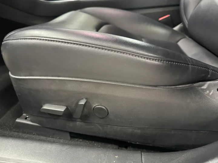 BLACK, 2018 TESLA MODEL 3 Image 17