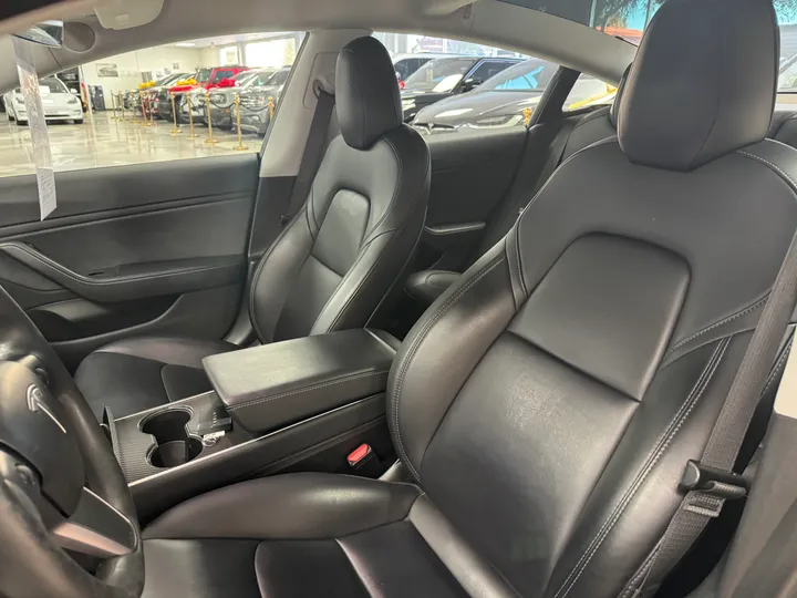 BLACK, 2018 TESLA MODEL 3 Image 32