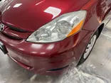 RED, 2010 TOYOTA SIENNA Thumnail Image 5