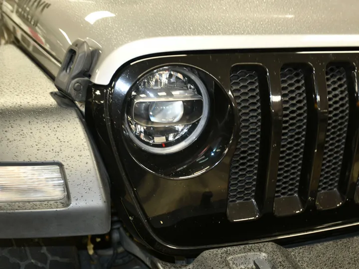 SILVER, 2021 JEEP WRANGLER UNLIMITED Image 3