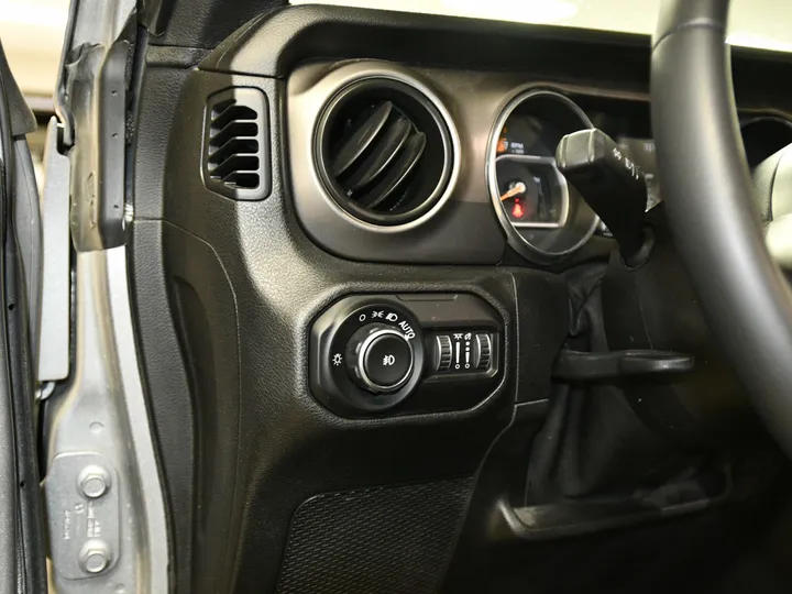 SILVER, 2021 JEEP WRANGLER UNLIMITED Image 23