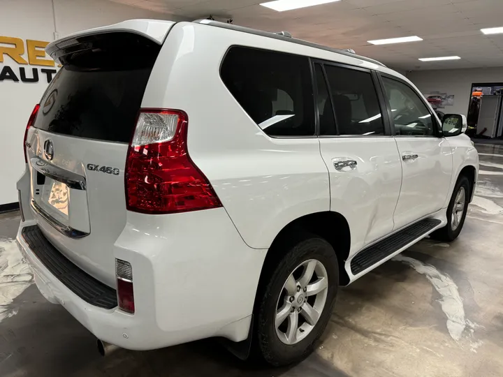 WHITE, 2010 LEXUS GX Image 11