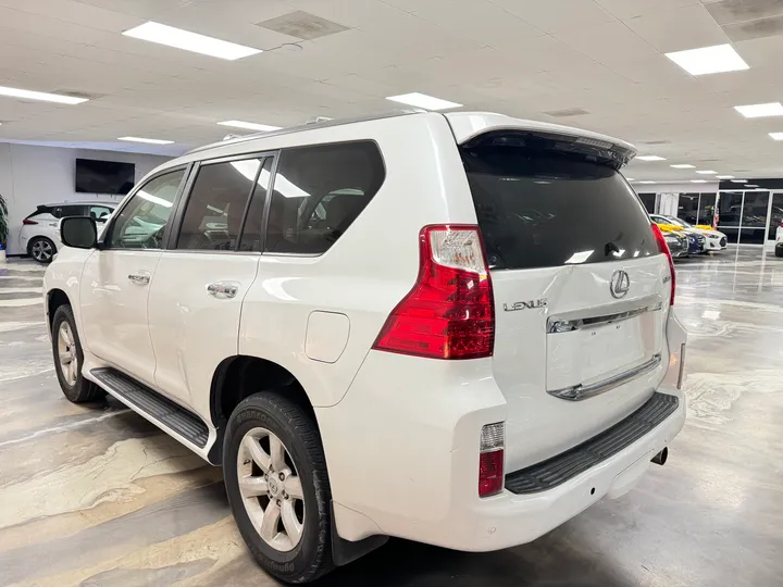 WHITE, 2010 LEXUS GX Image 12