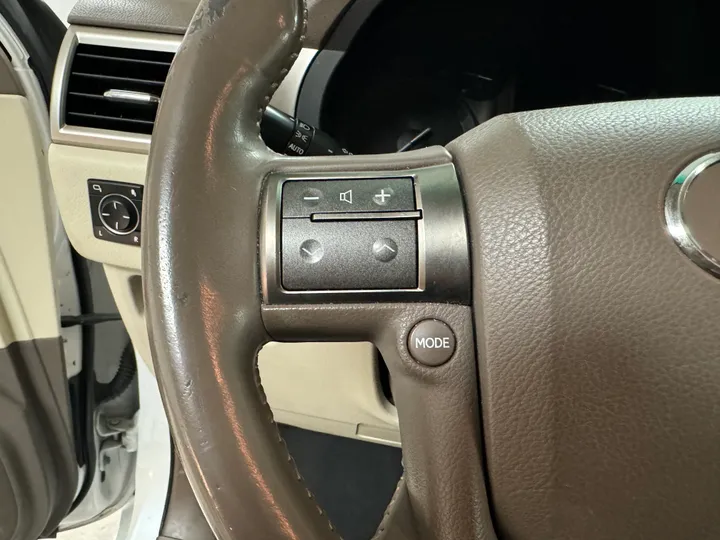 WHITE, 2010 LEXUS GX Image 19