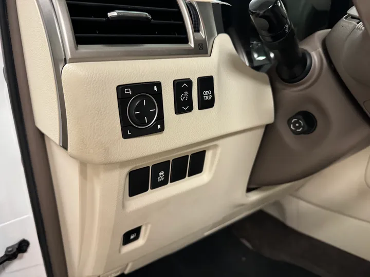 WHITE, 2010 LEXUS GX Image 21