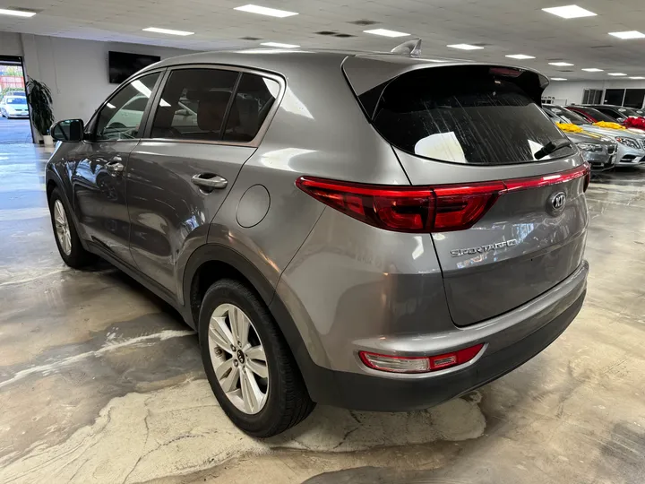 GRAY, 2017 KIA SPORTAGE Image 10