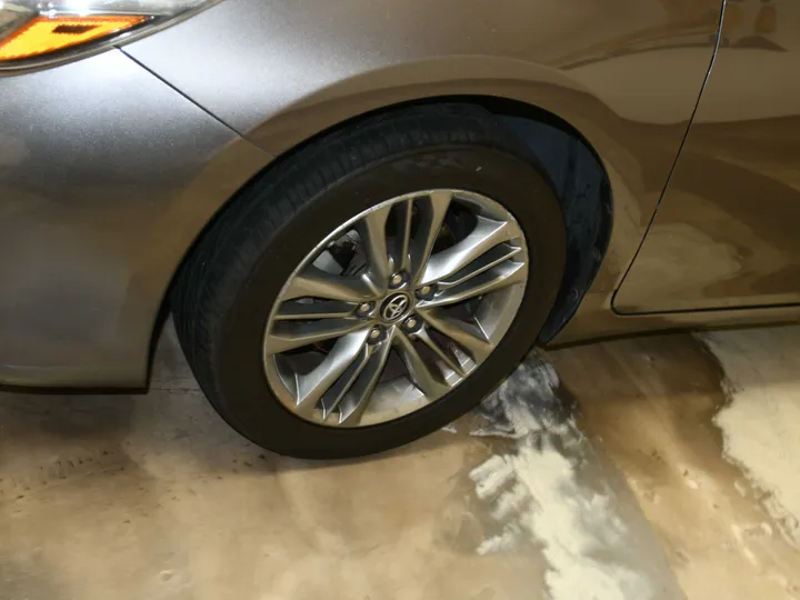 GRAY, 2017 TOYOTA CAMRY Image 6