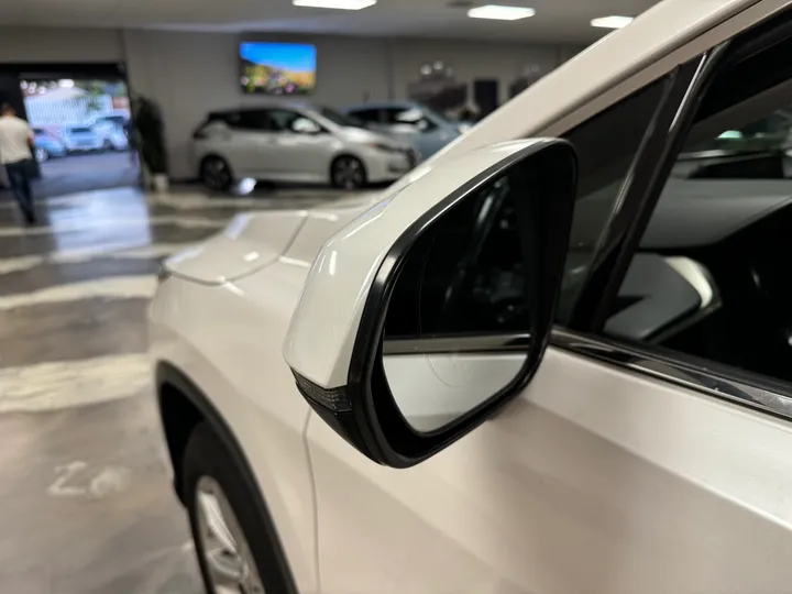 WHITE, 2017 LEXUS RX Image 7