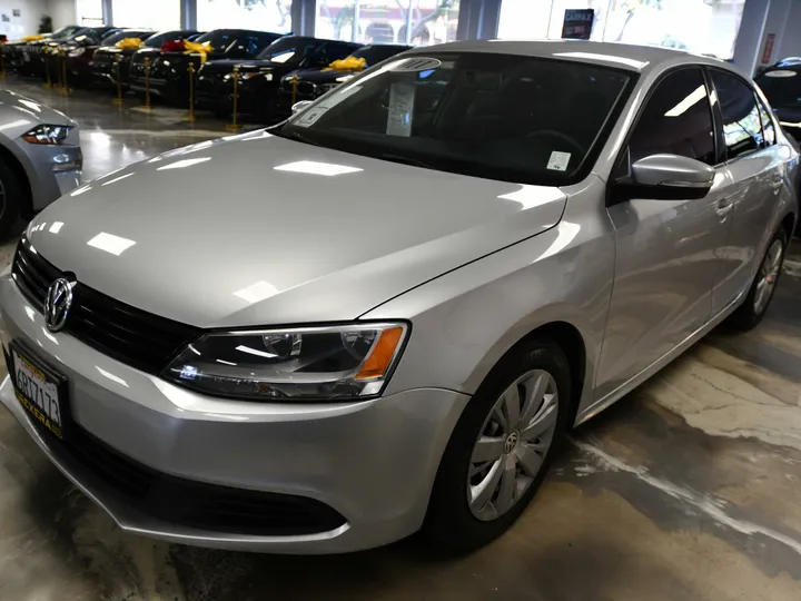 SILVER, 2011 VOLKSWAGEN JETTA Image 5