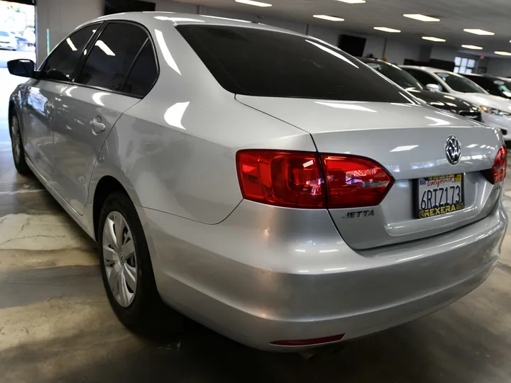 SILVER, 2011 VOLKSWAGEN JETTA Image 8