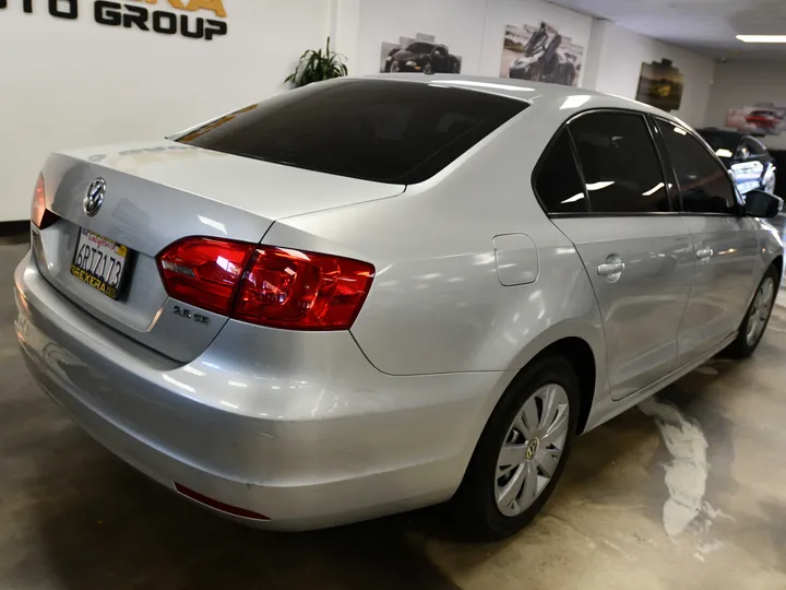 SILVER, 2011 VOLKSWAGEN JETTA Image 12