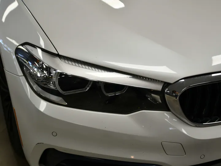 WHITE, 2019 BMW 5 SERIES Image 3