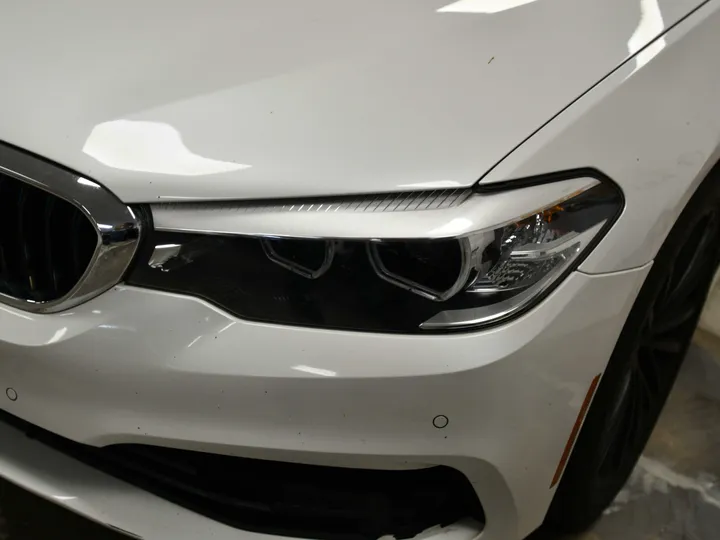 WHITE, 2019 BMW 5 SERIES Image 4