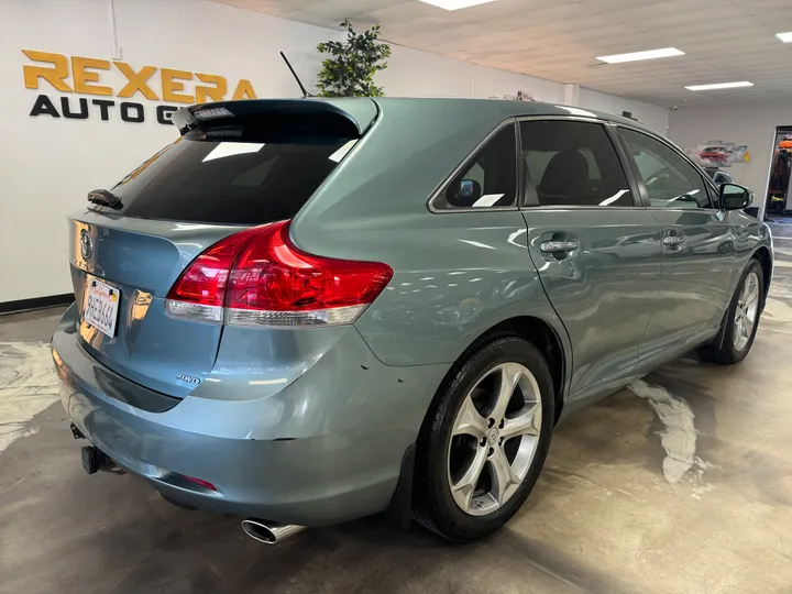 GREEN, 2011 TOYOTA VENZA Image 9