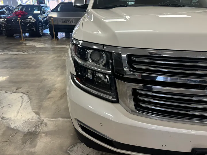 WHITE, 2015 CHEVROLET SUBURBAN Image 4