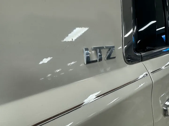 WHITE, 2015 CHEVROLET SUBURBAN Image 13