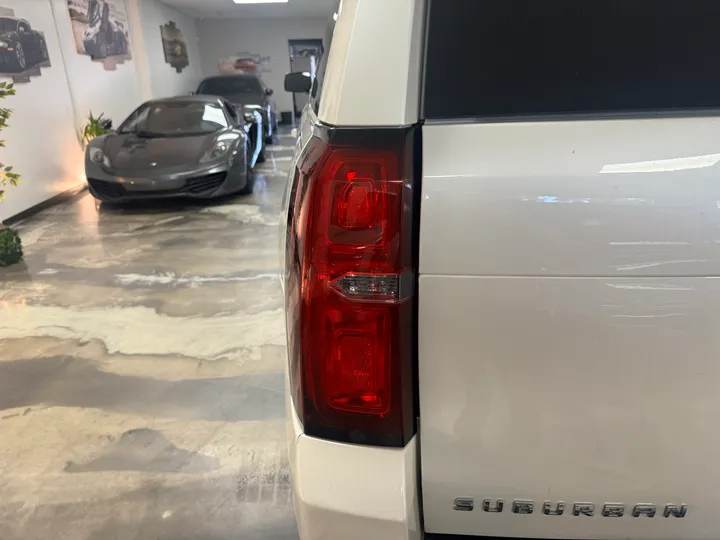 WHITE, 2015 CHEVROLET SUBURBAN Image 15