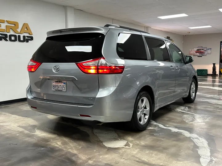 2015 TOYOTA SIENNA Image 6