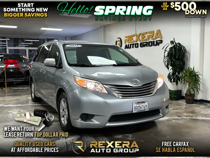 2015 TOYOTA SIENNA Image 1