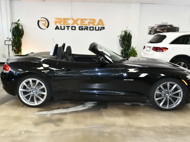 BLACK, 2013 BMW Z4 Image 14