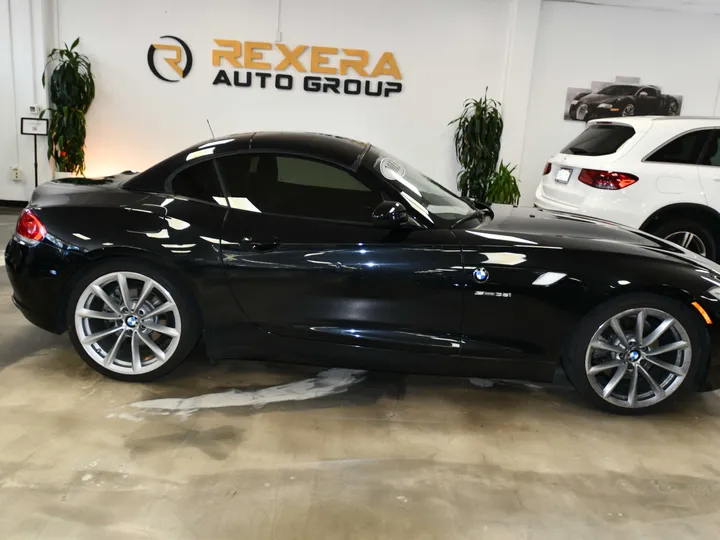 BLACK, 2013 BMW Z4 Image 13