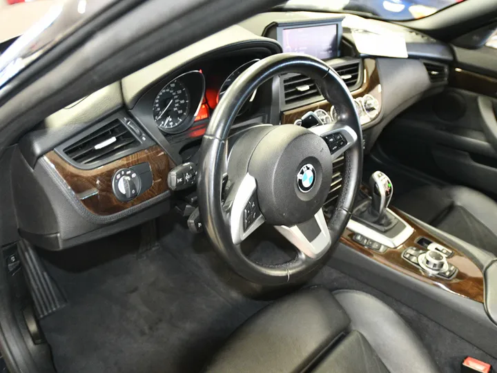 BLACK, 2013 BMW Z4 Image 17