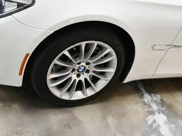 WHITE, 2013 BMW 7 SERIES Image 6