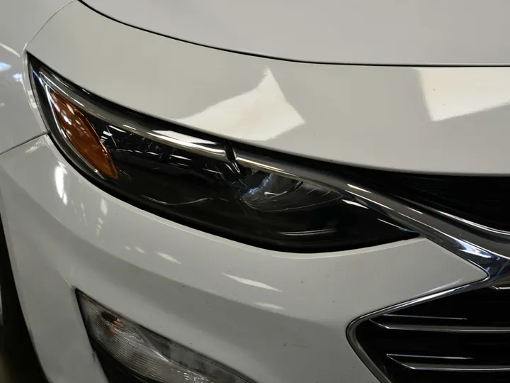 WHITE, 2021 CHEVROLET MALIBU Image 3