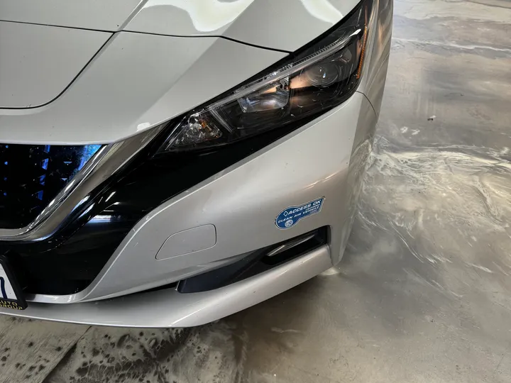 SILVER, 2022 NISSAN LEAF Image 4