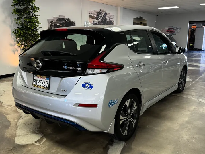 SILVER, 2022 NISSAN LEAF Image 12