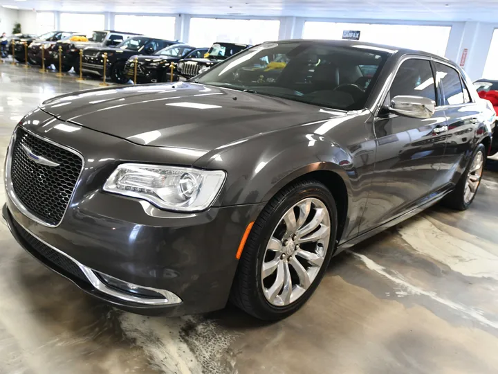 GRAY, 2019 CHRYSLER 300 Image 5