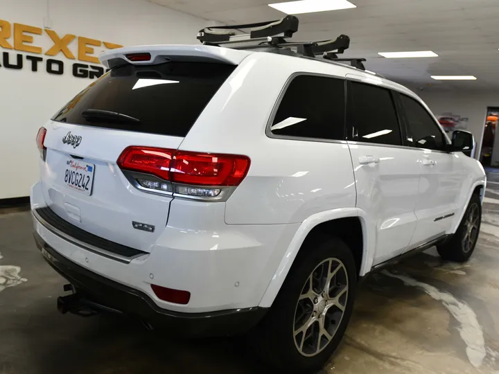 WHITE, 2018 JEEP GRAND CHEROKEE Image 12