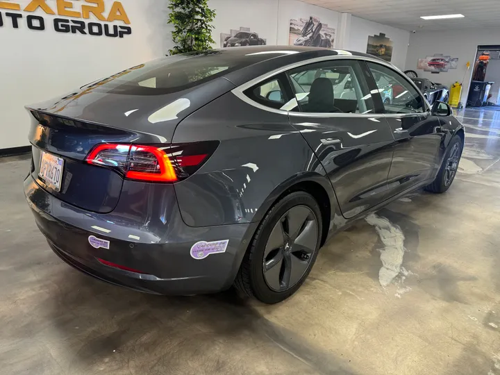 GRAY, 2018 TESLA MODEL 3 Image 10