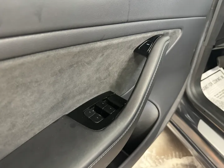 GRAY, 2018 TESLA MODEL 3 Image 16